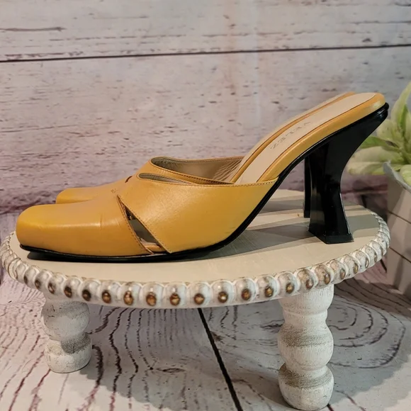 Velez Women's Camal Mustard Heeled Mules Size 36 / US 6 - Picture 4 of 13